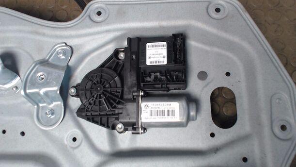 Foto: FENSTERHEBER LINKS eines VW Caddy 2.0 EcoFuel Life (7-Si.)