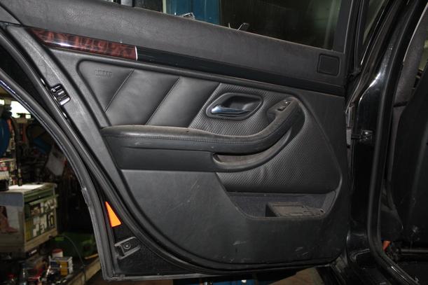 Foto: TÜR HINTEN LINKS eines BMW 530d touring Holiday