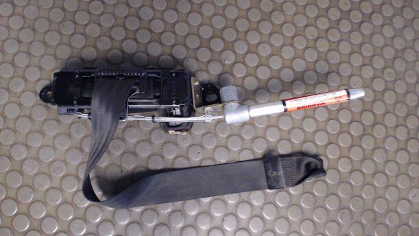 Foto: GURTSTRAFFER / SICHERHEITSGURT VORN RECHTS eines Volvo 850 2.5-20V