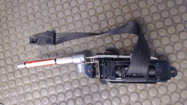 Foto: GURTSTRAFFER / SICHERHEITSGURT VORN RECHTS eines Volvo 850 2.5-20V
