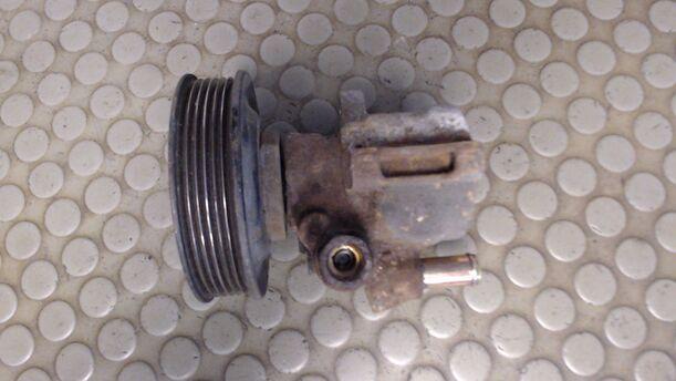 Foto: PUMPE SERVOLENKUNG / SERVOPUMPE eines VW Golf 1.6 CL