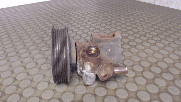 Foto: PUMPE SERVOLENKUNG / SERVOPUMPE eines VW Golf 1.6 CL