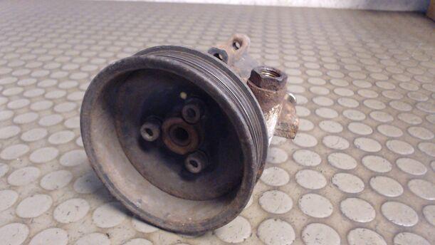 Foto: PUMPE SERVOLENKUNG / SERVOPUMPE eines VW Golf 1.6 CL