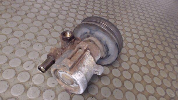 Foto: PUMPE SERVOLENKUNG / SERVOPUMPE eines VW Golf 1.6 CL