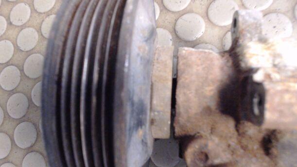 Foto: PUMPE SERVOLENKUNG / SERVOPUMPE eines VW Golf 1.6 CL