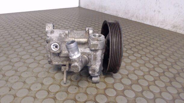 Foto: PUMPE SERVOLENKUNG / SERVOPUMPE eines Mercedes-Benz E 230 T