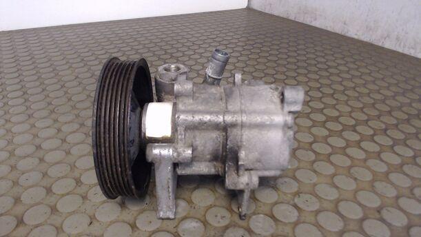 Foto: PUMPE SERVOLENKUNG / SERVOPUMPE eines Mercedes-Benz E 230 T