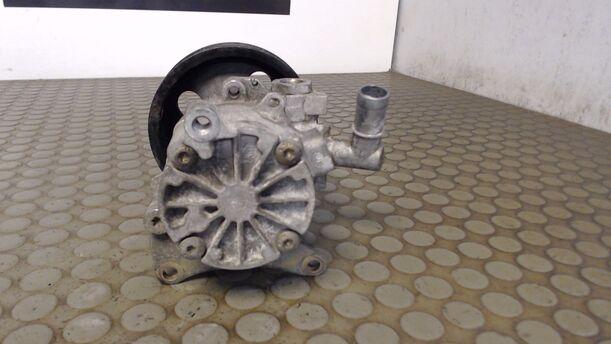 Foto: PUMPE SERVOLENKUNG / SERVOPUMPE eines Mercedes-Benz E 230 T