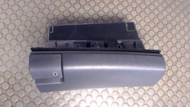 Foto: HANDSCHUHFACH eines Mercedes-Benz E 230 T CL