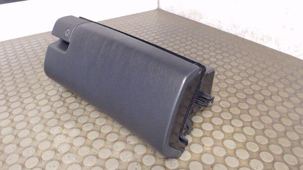 Foto: HANDSCHUHFACH eines Mercedes-Benz E 230 T CL