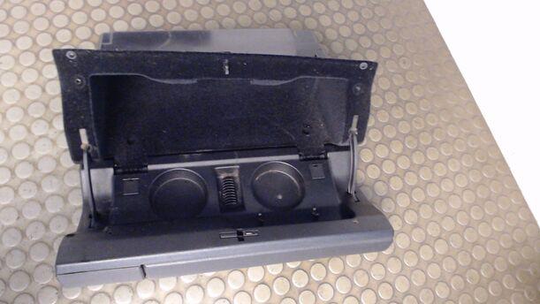 Foto: HANDSCHUHFACH eines Mercedes-Benz E 230 T CL