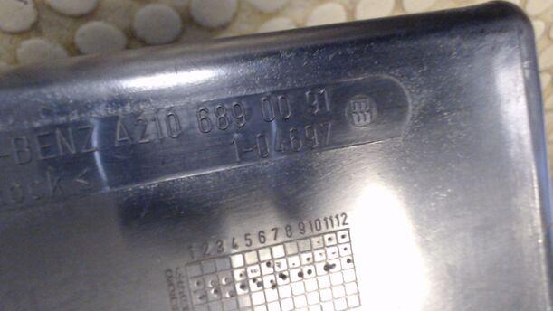Foto: HANDSCHUHFACH eines Mercedes-Benz E 230 T CL