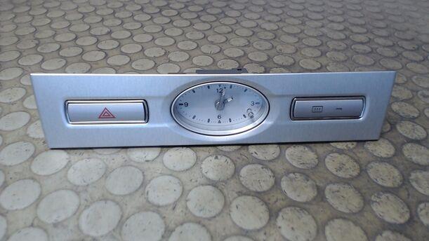 Foto: UHR/ WARNBLINKSCHALTER eines Ford Mondeo 2.2 Turnier TDCi