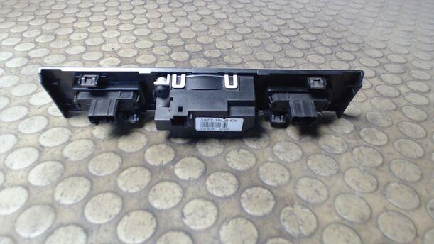 Foto: UHR/ WARNBLINKSCHALTER eines Ford Mondeo 2.2 Turnier TDCi