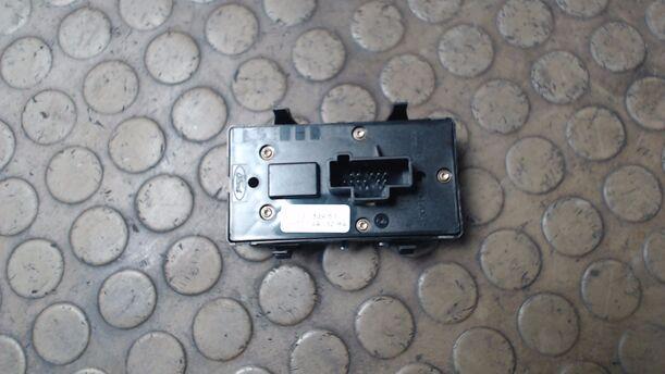 Foto: FENSTERHEBERSCHALTER eines Ford Mondeo 2.2 Turnier TDCi
