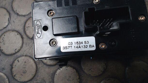 Foto: FENSTERHEBERSCHALTER eines Ford Mondeo 2.2 Turnier TDCi