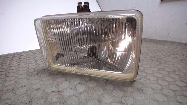 Foto: SCHEINWERFER RECHTS eines FORD TAUNUS 2,0