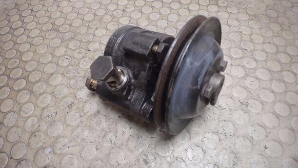 Foto: SERVOPUMPE eines FORD GRANADA KOMBI 2,5D