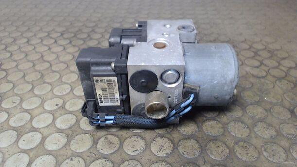 Foto: HAUPTBREMSAGGREGAT ABS eines Opel Astra 1.6 Caravan