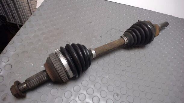 Foto: ANTRIEBSWELLE LINKS ( Automatik) eines Ford Mondeo C