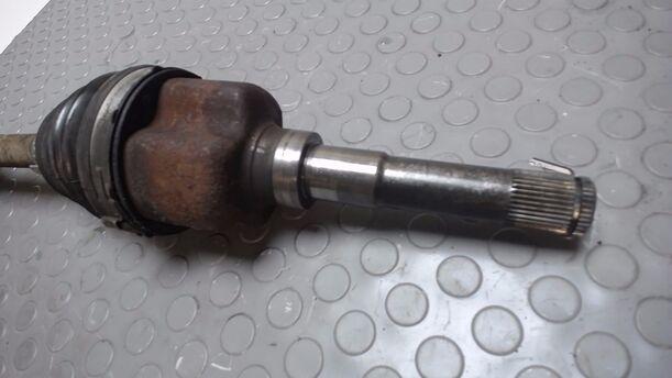 Foto: ANTRIEBSWELLE LINKS ( Automatik) eines Ford Mondeo C