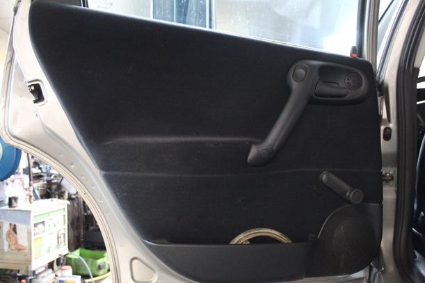 Foto: TÜR HINTEN LINKS eines Opel Vectra 1.8 C