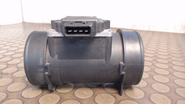 Foto: LUFTMASSENMESSER eines Opel Vectra 1.8 C