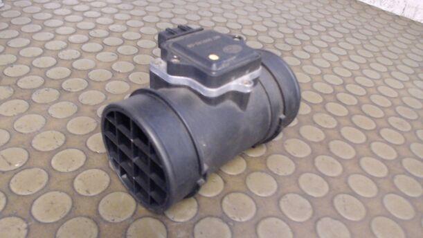 Foto: LUFTMASSENMESSER eines Opel Vectra 1.8 C
