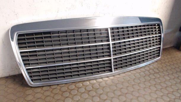Foto: KÜHLERGRILL (CLASSIC) eines Mercedes-Benz E 220 D C