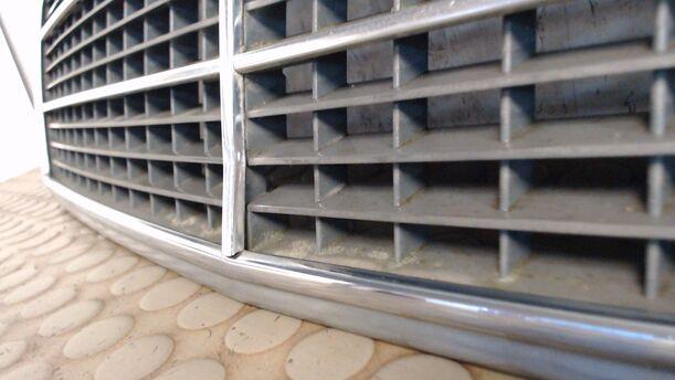 Foto: KÜHLERGRILL (CLASSIC) eines Mercedes-Benz E 220 D C