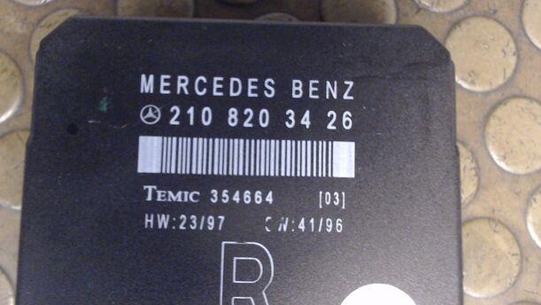 Foto: TÜRSTEUERGERÄT VORN RECHTS eines Mercedes-Benz E 220 D C