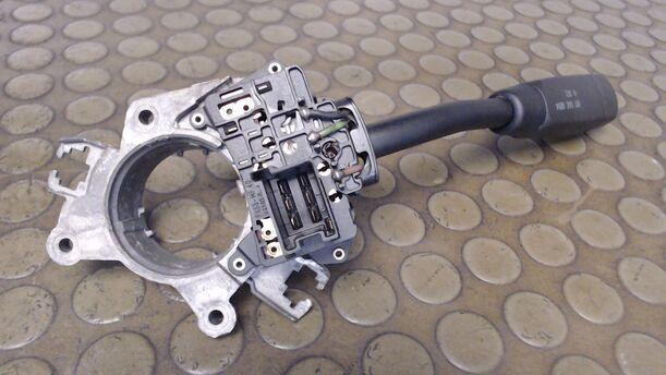 Foto: BLINKSCHALTER/KOMBISCHALTER eines Mercedes-Benz E 220 D C