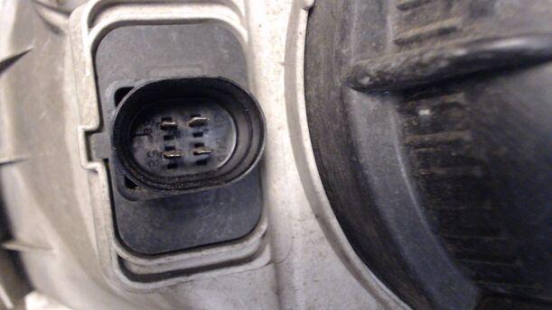Foto: SCHEINWERFER RECHTS eines VW Golf 1.6 C