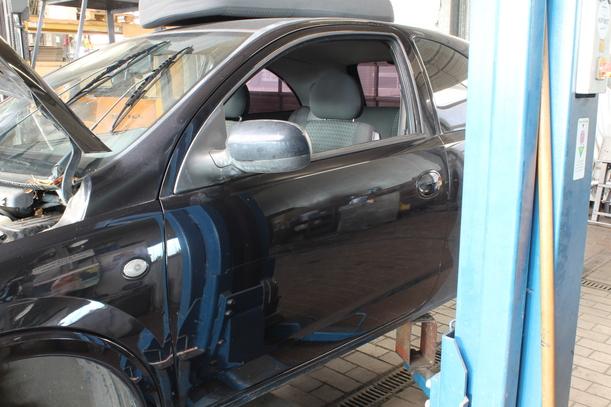 Foto: TÜR VORN LINKS (2/3-Türer) eines Opel Corsa 1.2 16V C