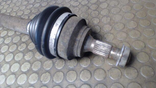 Foto: ANTRIEBSWELLE LINKS eines Peugeot 307 HDi SW 110 C