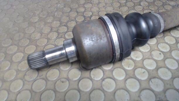 Foto: ANTRIEBSWELLE LINKS eines Peugeot 307 HDi SW 110 C