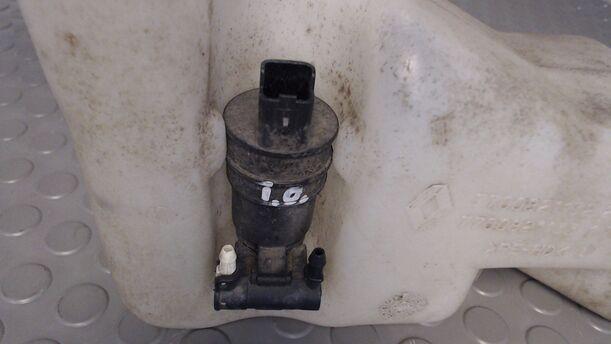 Foto: SCHEIBENWASCHBEHÄLTER eines Renault Laguna 2.0 16V Ghia