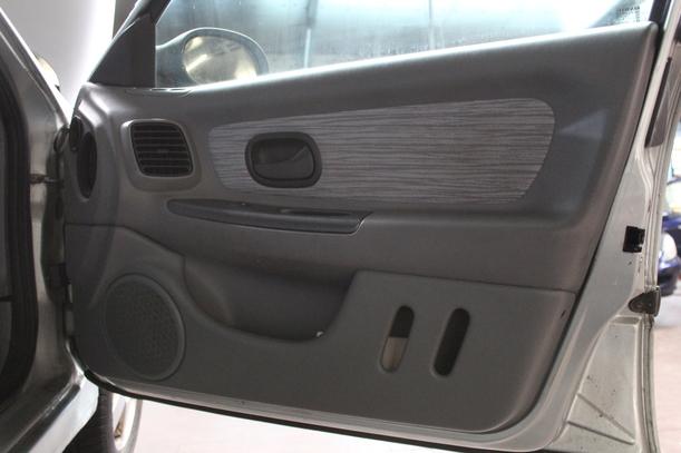 Foto: TÜR VORN RECHTS eines Renault Laguna 2.0 16V Ghia