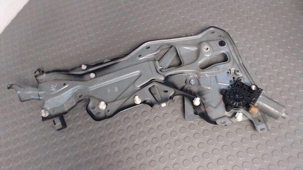 Foto: FENSTERHEBER ELEKTRISCH HINTEN LINKS eines Renault Laguna 2.0 16V Ghia