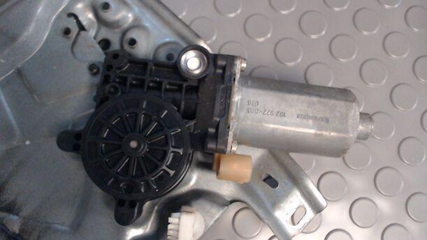 Foto: FENSTERHEBER ELEKTRISCH HINTEN LINKS eines Renault Laguna 2.0 16V Ghia