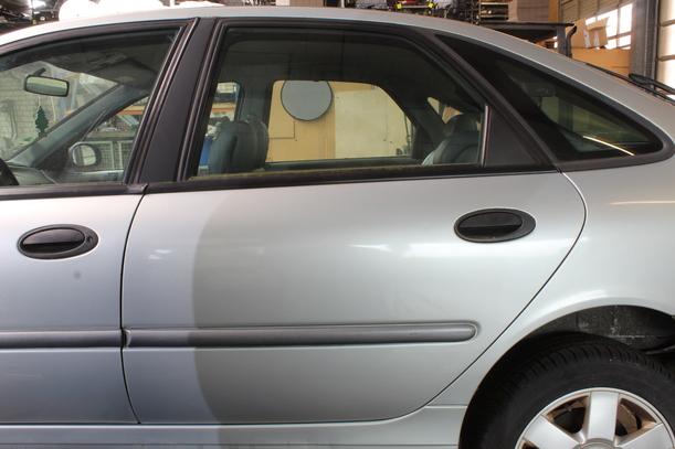 Foto: TÜR HINTEN LINKS eines Renault Laguna 2.0 16V Ghia