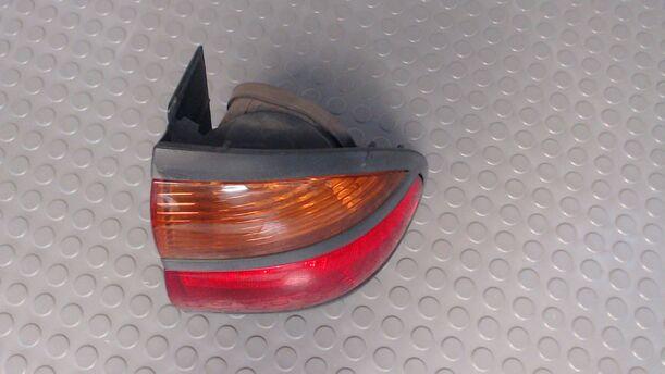 Foto: RÜCKLEUCHTE / HECKLEUCHTE AUSSEN RECHTS eines Renault Laguna 2.0 16V Ghia