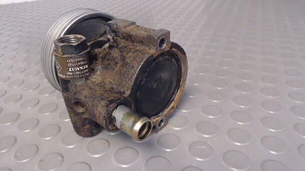 Foto: PUMPE SERVOLENKUNG / SERVOPUMPE eines Renault Laguna 2.0 16V