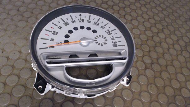 Foto: TACHOEINHEIT / KOMBIINSTRUMENT eines Mini (BMW) Mini Cooper S