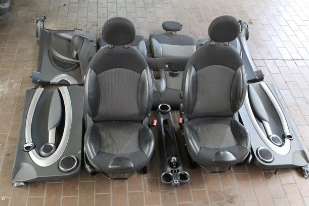 Foto: INNENAUSSTATTUNG SPORTSITZE TEILLEDER eines Mini (BMW) Mini Cooper S