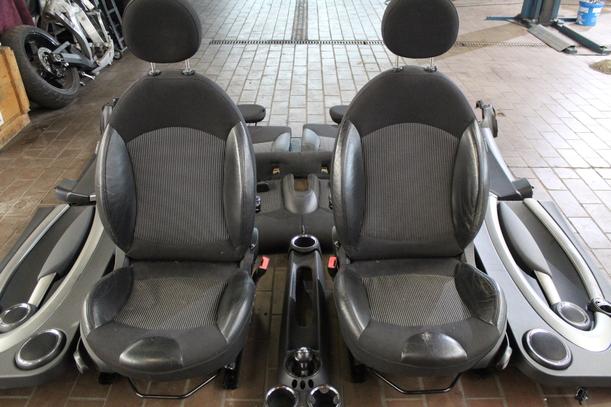 Foto: INNENAUSSTATTUNG SPORTSITZE TEILLEDER eines Mini (BMW) Mini Cooper S