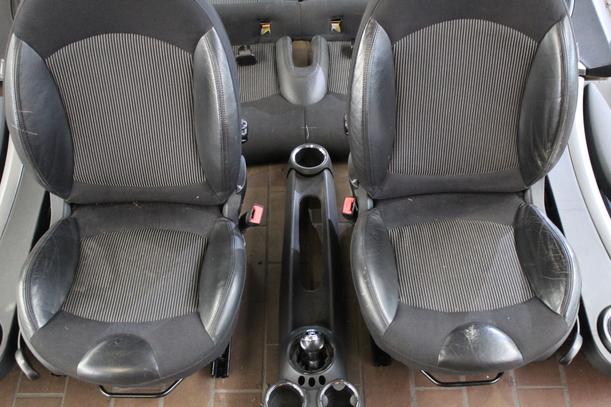 Foto: INNENAUSSTATTUNG SPORTSITZE TEILLEDER eines Mini (BMW) Mini Cooper S