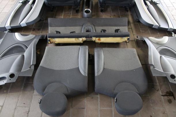 Foto: INNENAUSSTATTUNG SPORTSITZE TEILLEDER eines Mini (BMW) Mini Cooper S