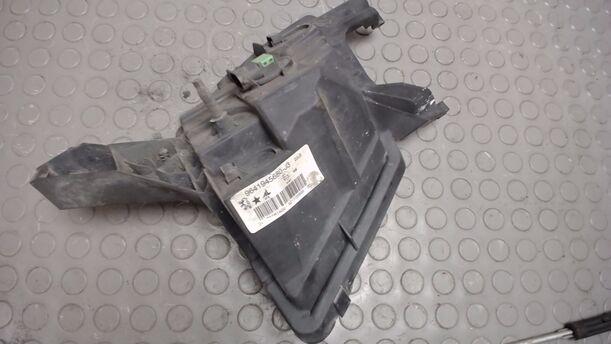 Foto: NEBELSCHEINWERFER LINKS eines Peugeot 407 HDi 205 Bi-Turbo Automatik