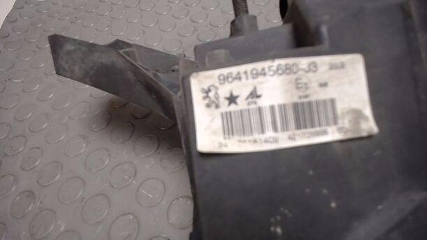 Foto: NEBELSCHEINWERFER LINKS eines Peugeot 407 HDi 205 Bi-Turbo Automatik